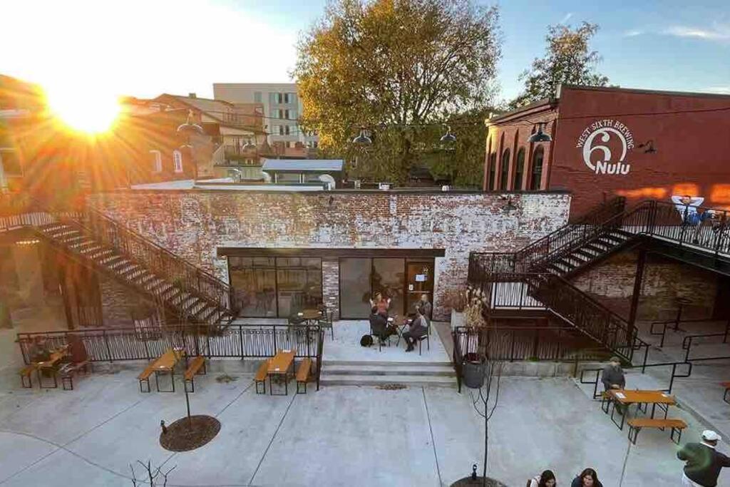 2br Unit W/ Cinema In Nulu Apartment