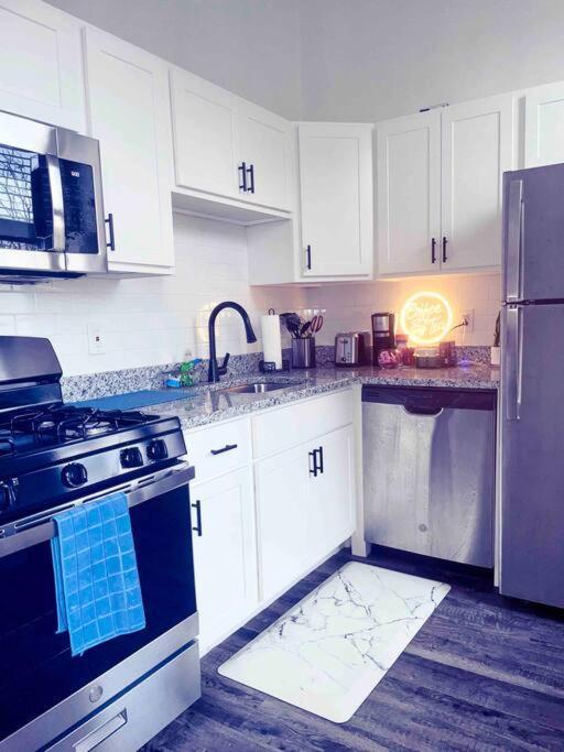 2br Unit W/ Cinema In Nulu Apartment *