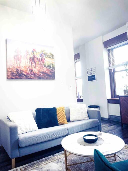 2br Unit W/ Cinema In Nulu Apartment